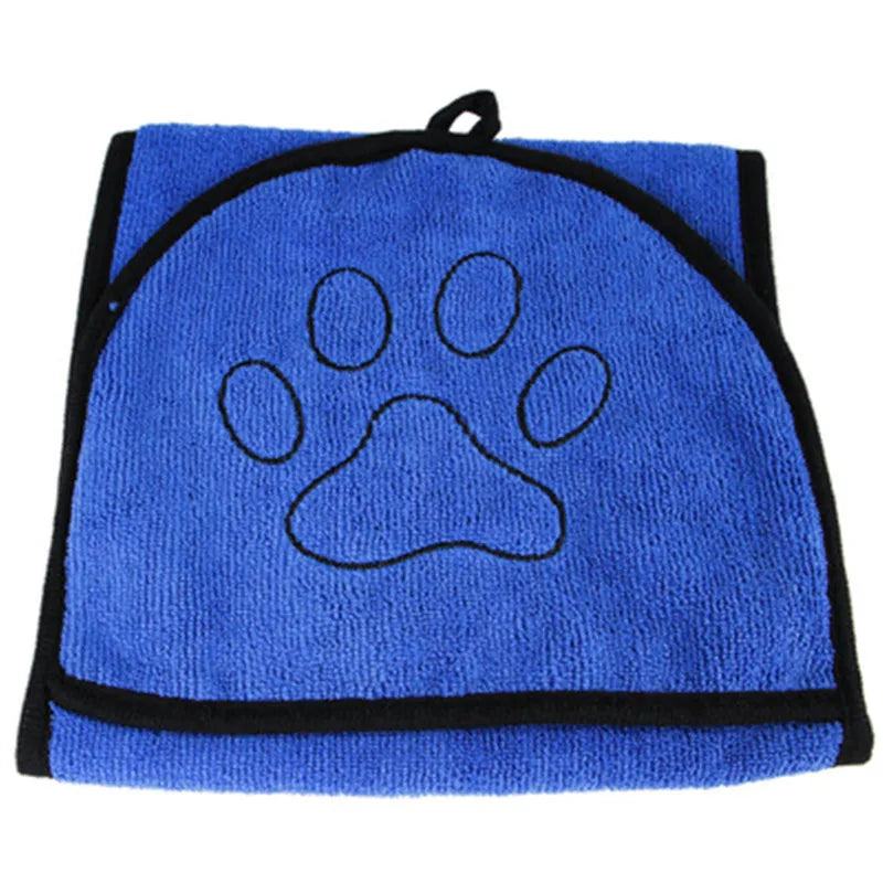 Blaues Hundehandtuch mit zwei Handtaschen